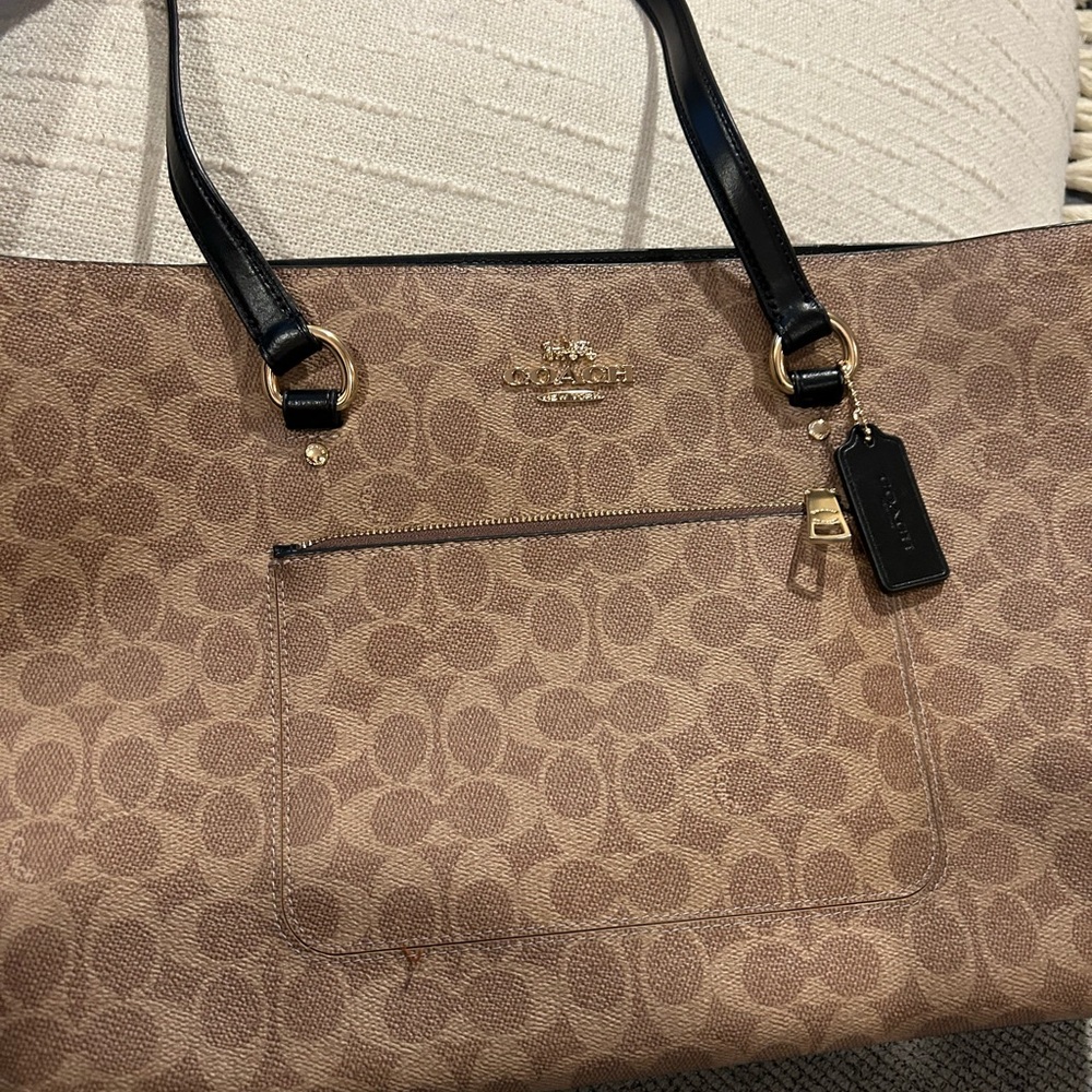 Coach station tote